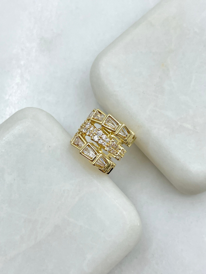 Kristal ve Gömme Taşlı Üçlü Görünüm Kıkırdak Küpe Gold