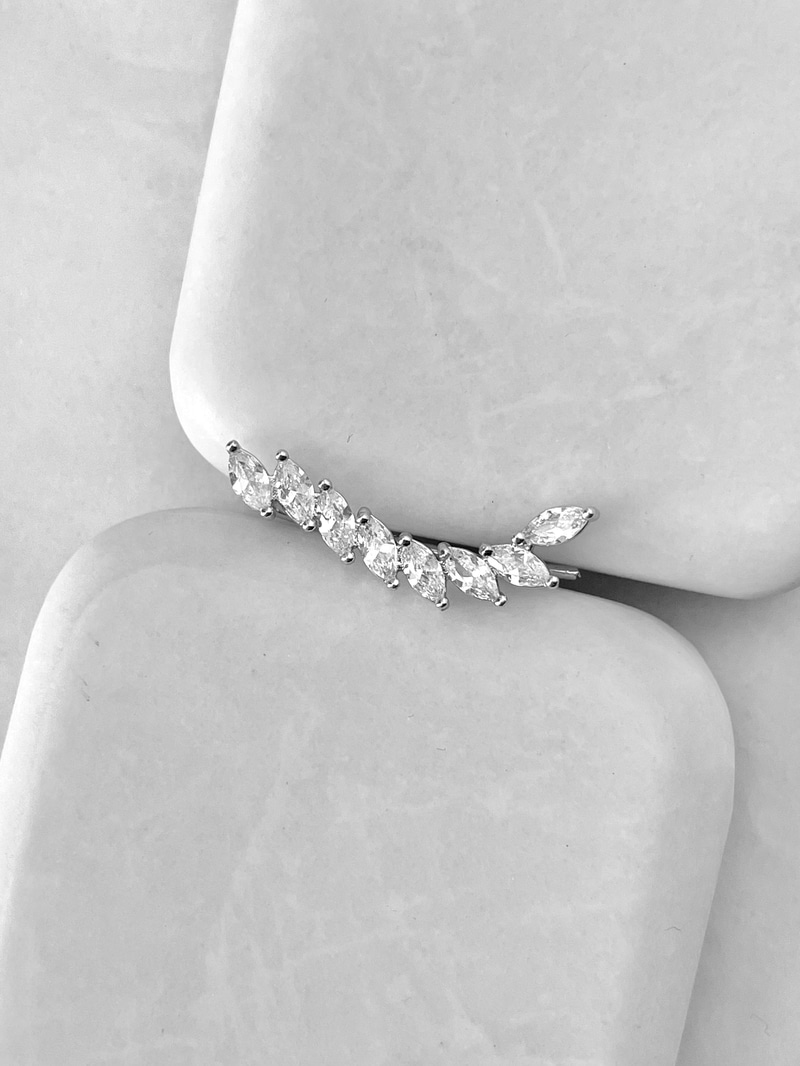 Kristal Taşlı Yaprak Model Kıkırdak Küpe Gümüş