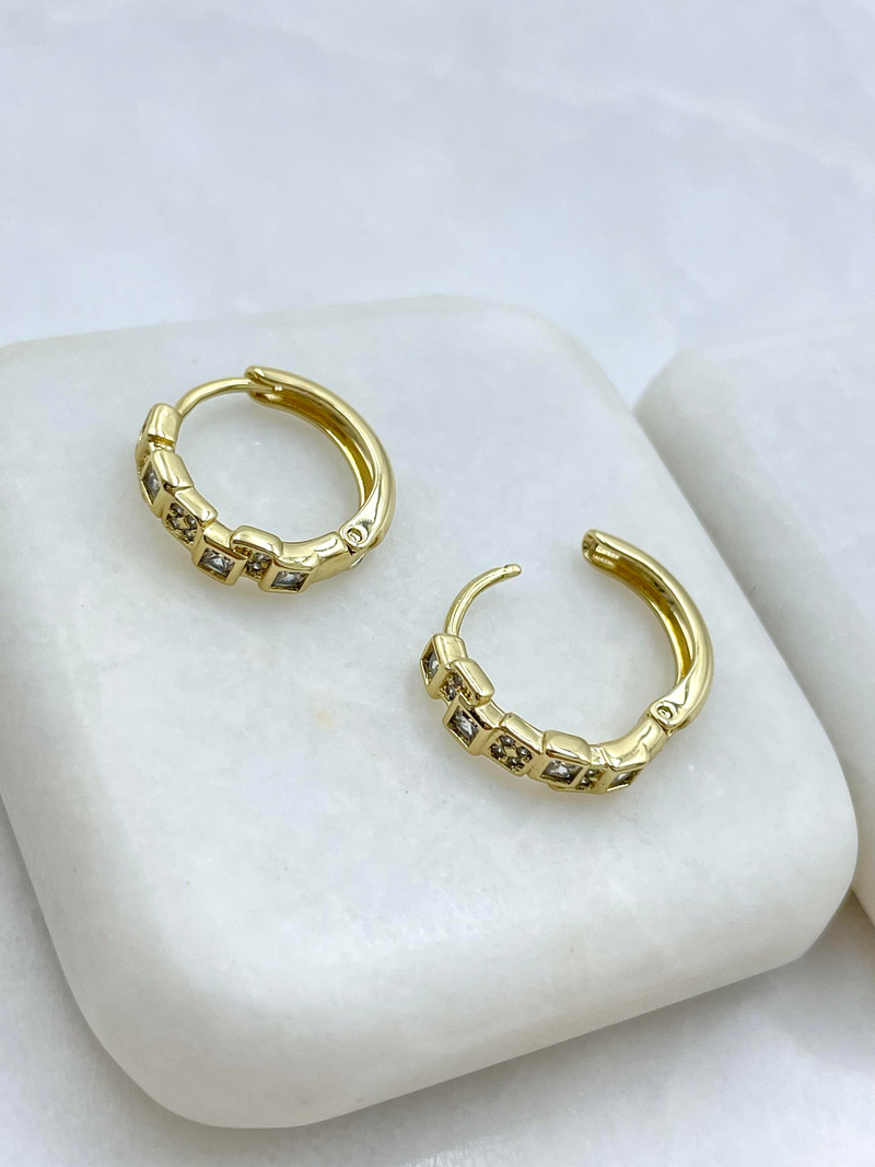 Özel Seri Şekilli Kare Kristal Taşlı Halka Küpe Gold