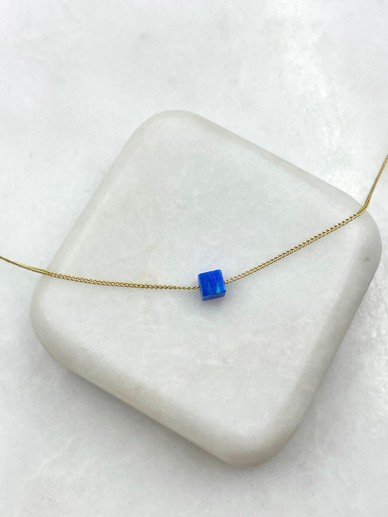 Özel Seri Opal Taşlı Minimal Küp Kolye Mavi Gold