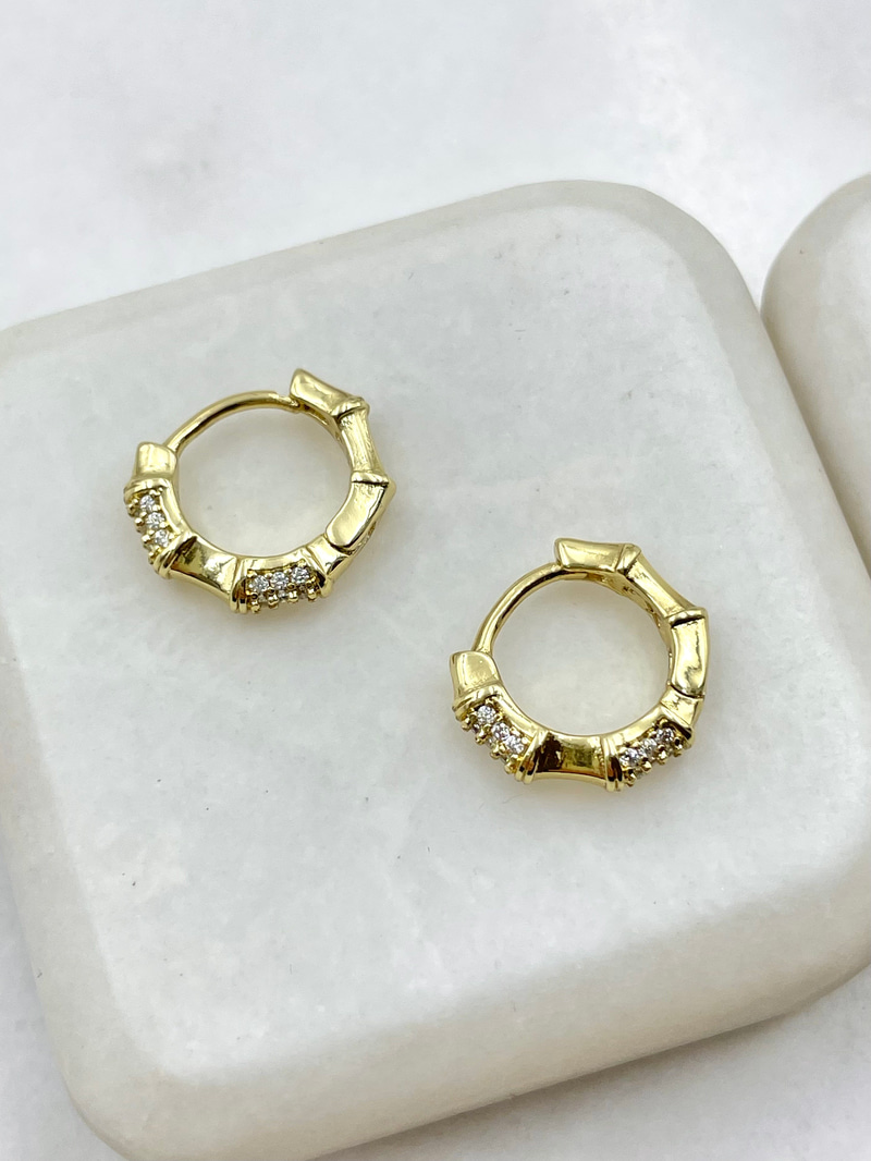 Özel Seri Gömme Taşlı Kemik Model Halka Küpe Gold