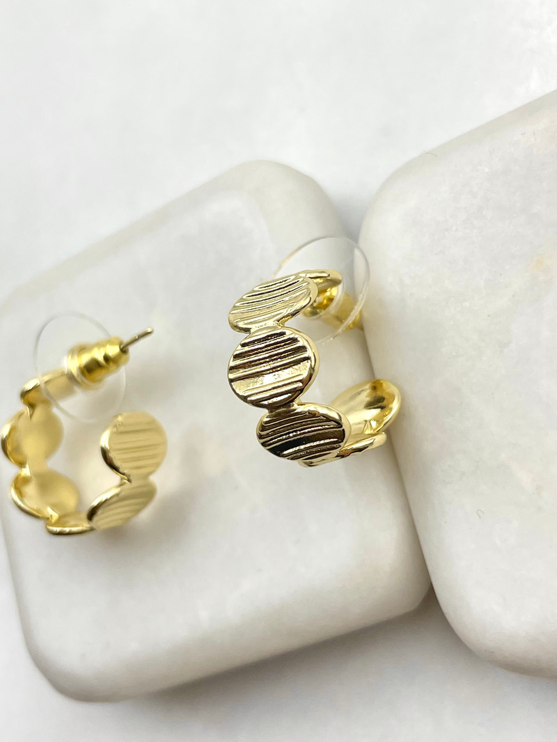Çizgi Desenli Dizi Oval Küpe Gold