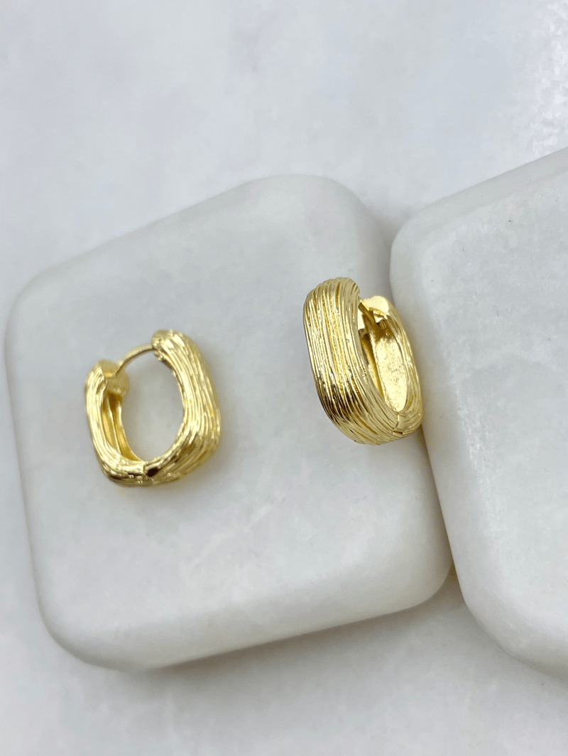 Altın Kaplama Çizgili Vintage Kare Küpe Gold