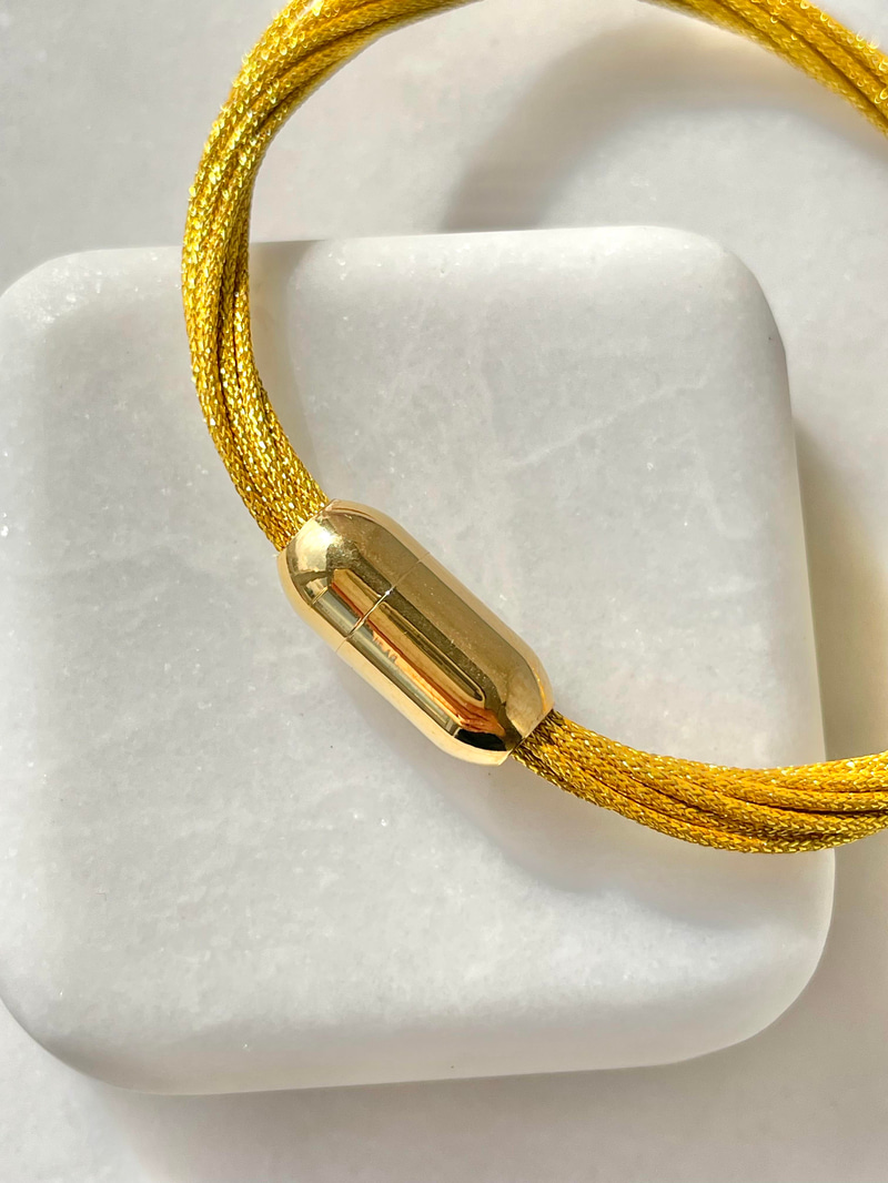 Çelik Simli Mıknatıslı İp Bileklik Gold