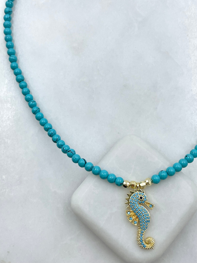 Mavi Boncuklu Deniz Atı Kolye Gold