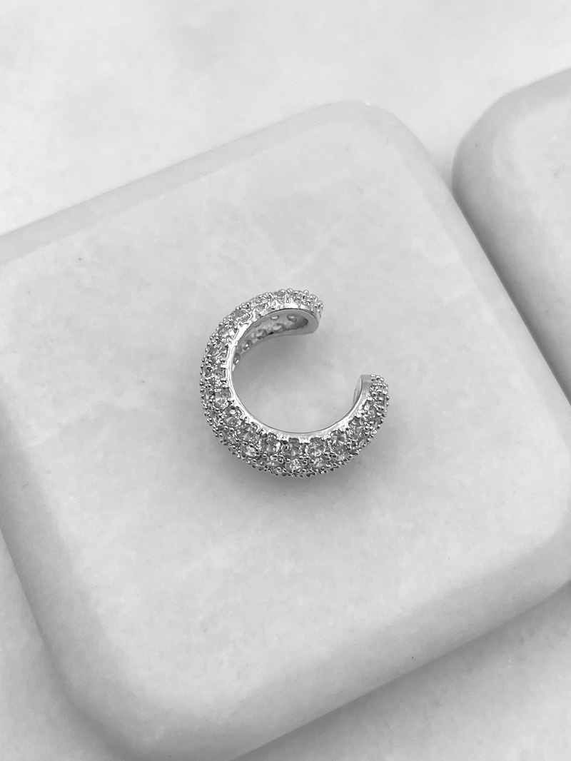 Beş Sıra Gömme Taşlı Bombe Kıkırdak Küpe Gümüş