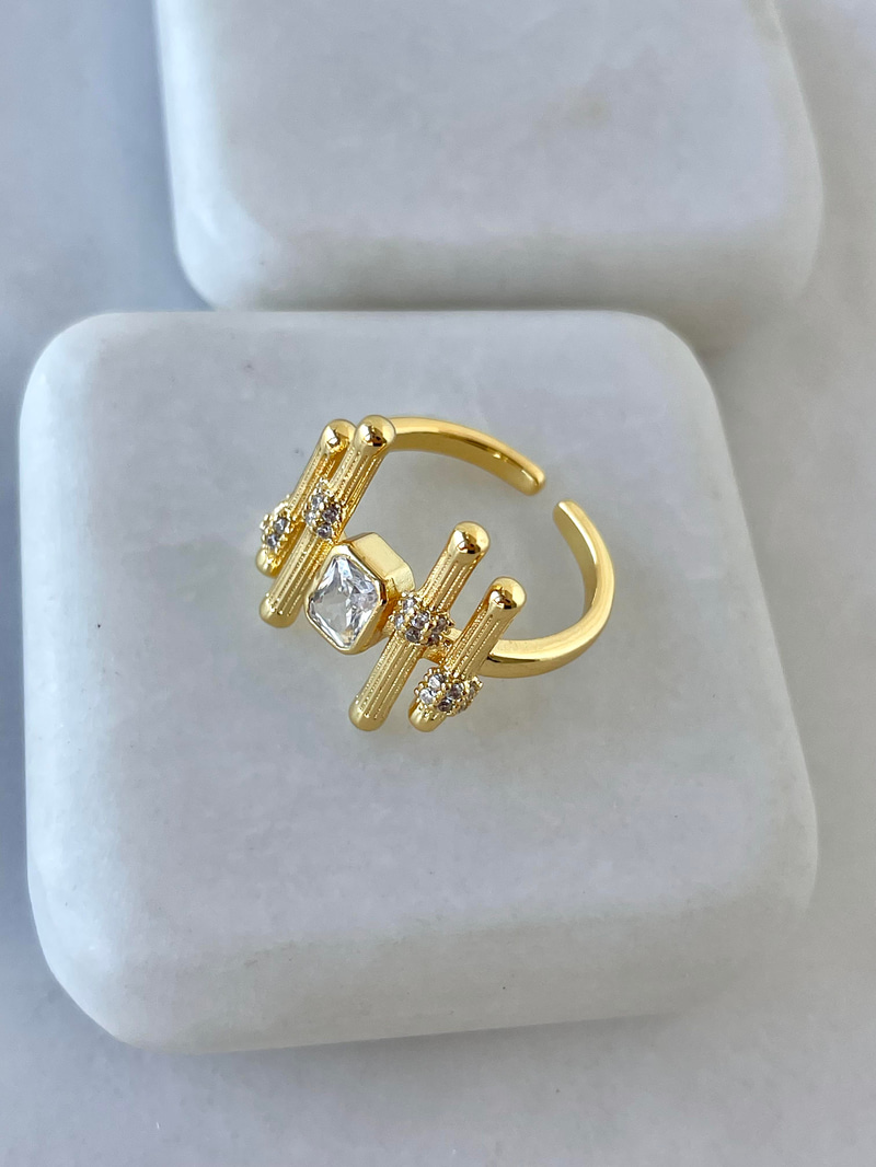 Altın Kaplama Kristal Taşlı Sütun Yüzük Gold