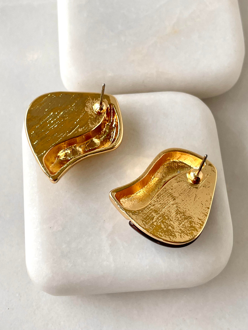 Asimetrik Gold Detaylı Kehribar Küpe