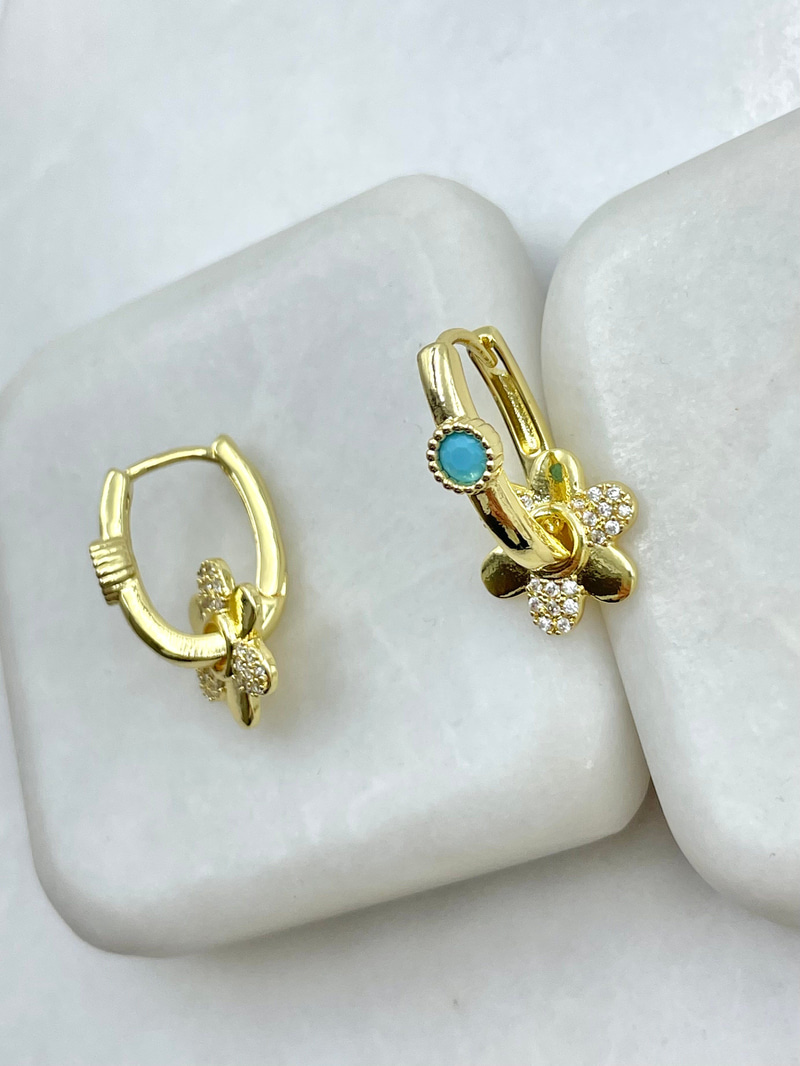 Çiçek Charmlı U Küpe Gold