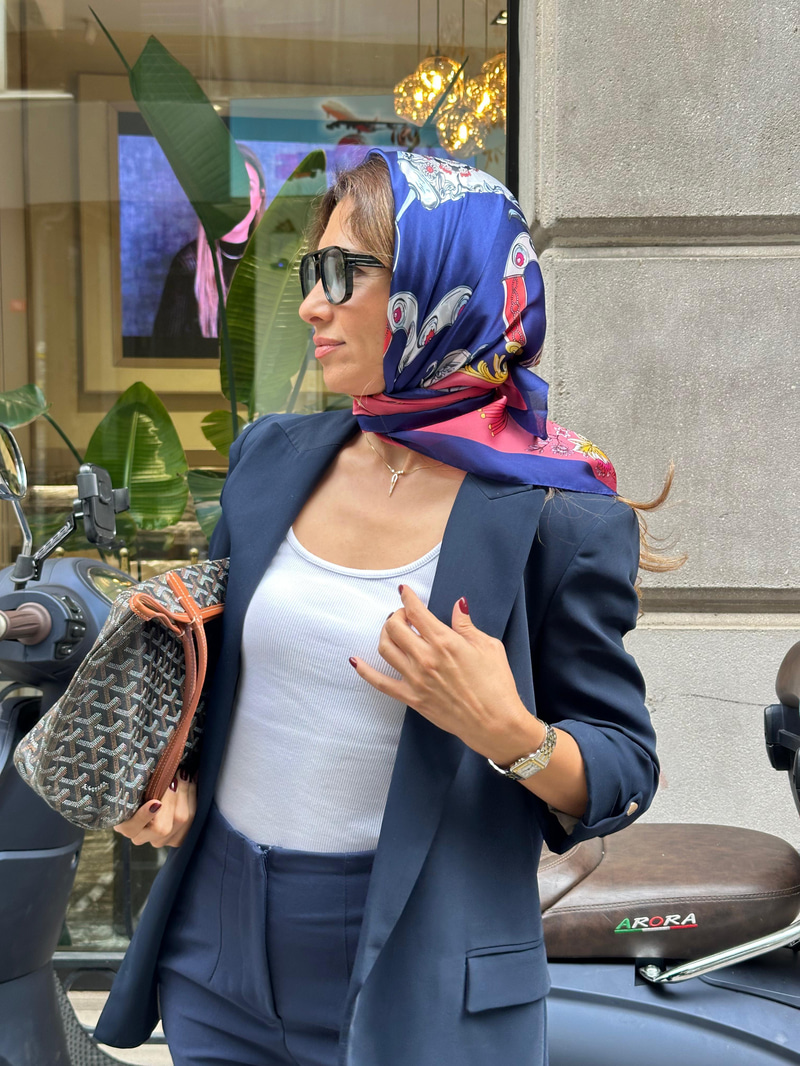 Çiçek Desenli Pembe Fular 90 x 90 cm Renkli