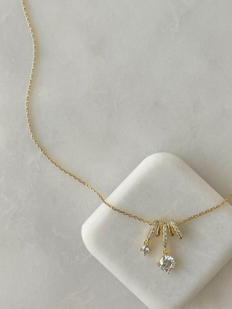 Özel Seri Çoklu Kristal Taş Sallantılı Basic Zincir Kolye Gold