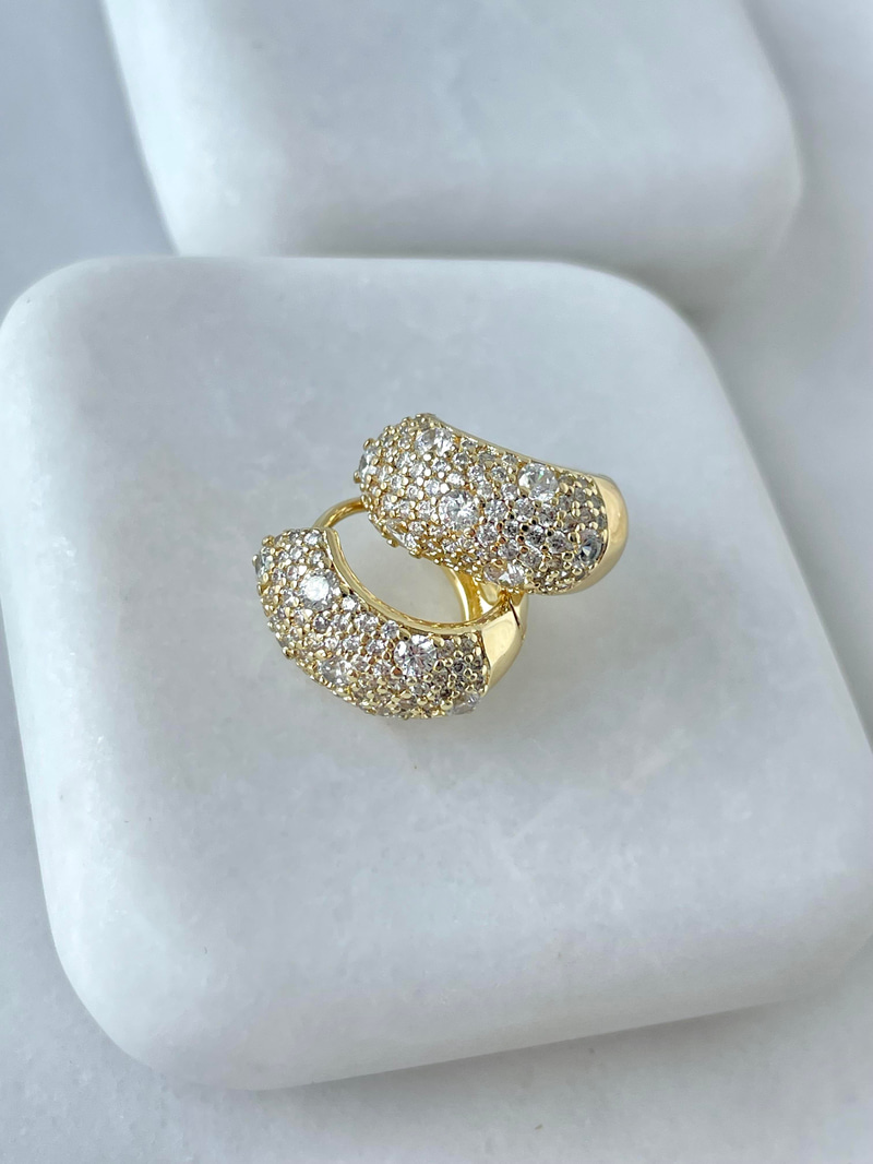Özel Seri Gömme ve Kristal Taşlı Bombe Halka Küpe Gold
