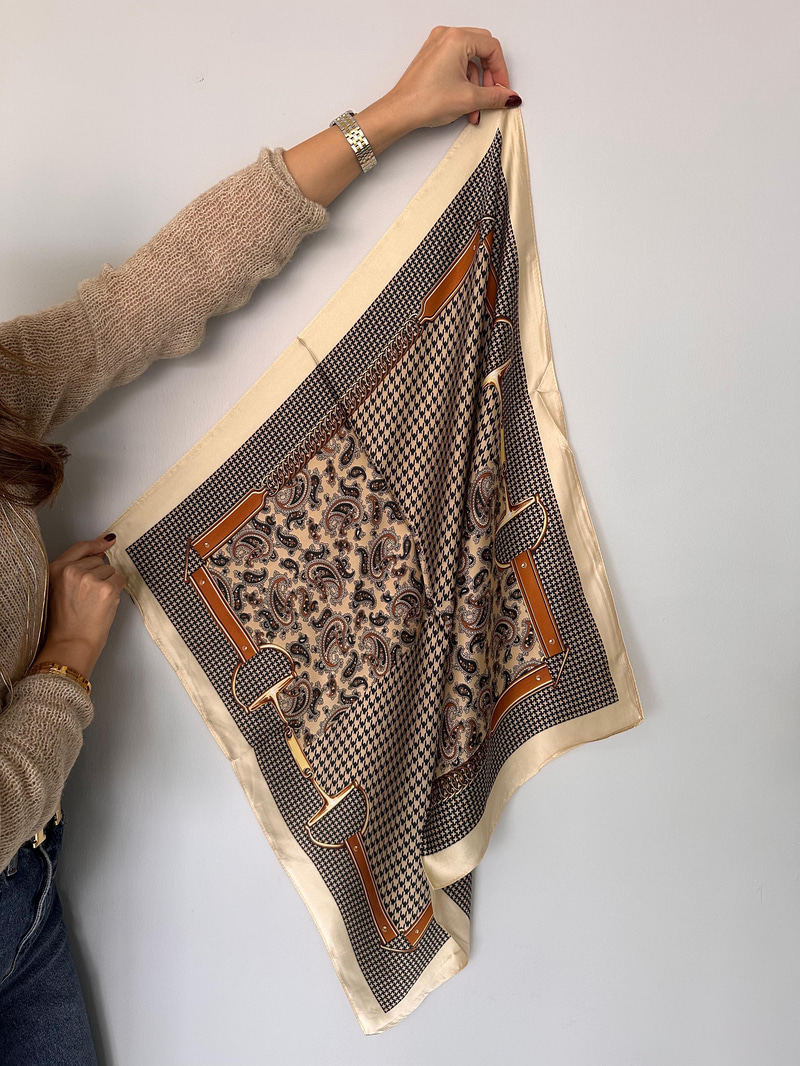 Şal Desenli Ekru Bandana Fular