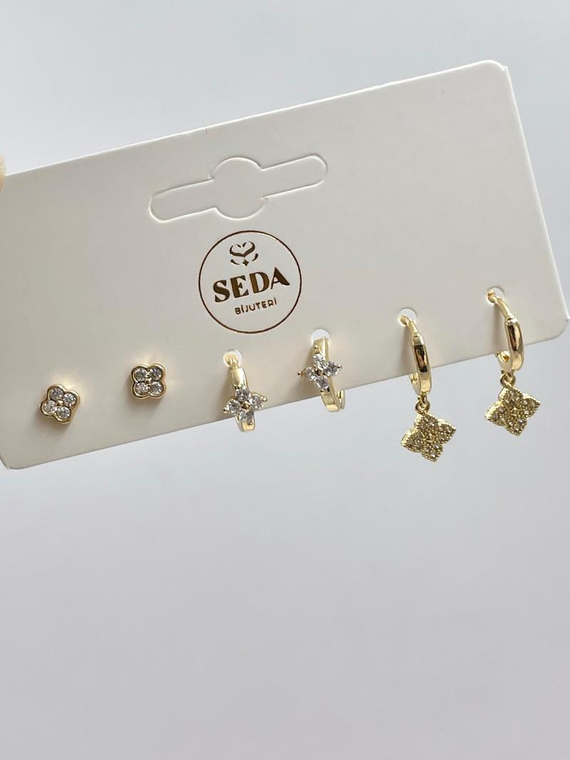 Kristal Taşlı Çiçek Model Altılı Set Küpe Gold