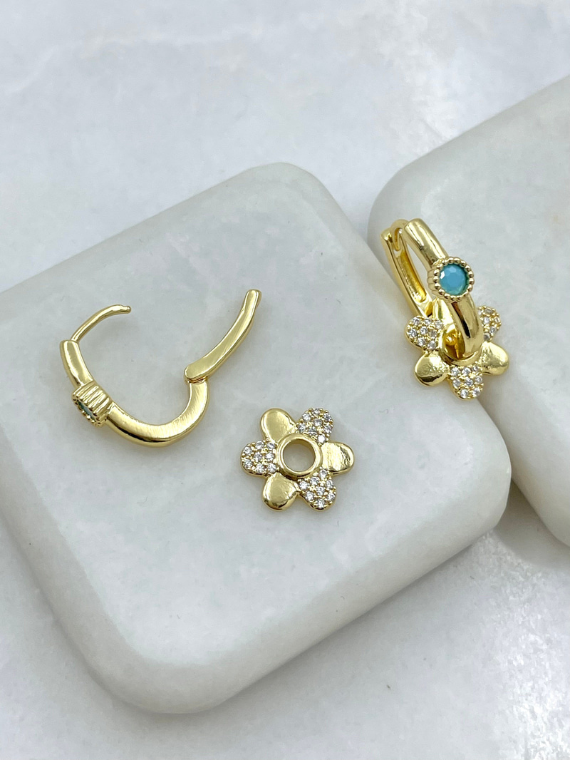 Çiçek Charmlı U Küpe Gold