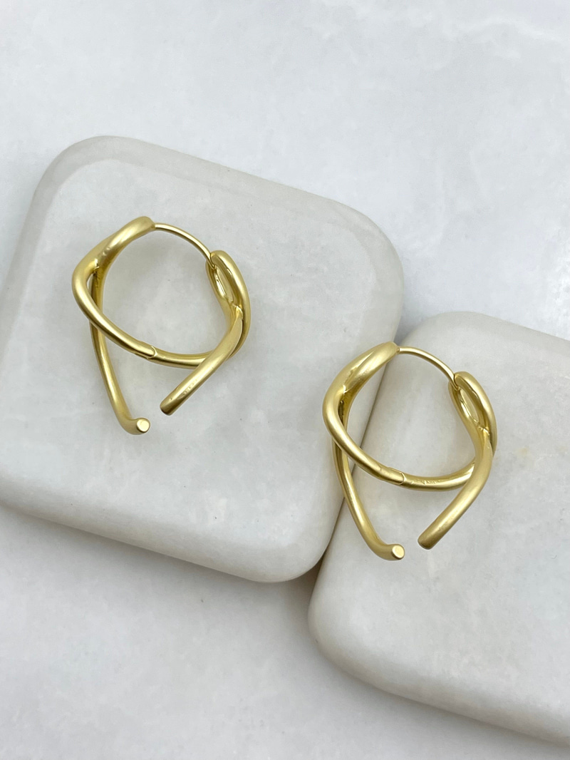 Asimetrik Tasarım Mat Küpe Gold