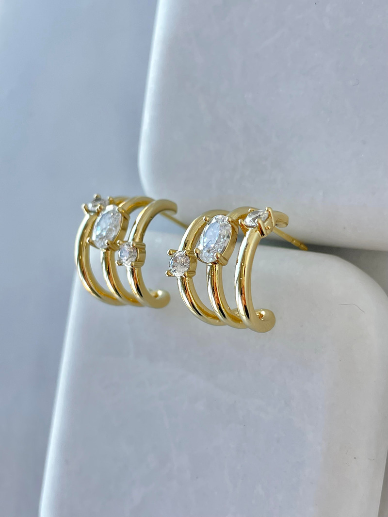 Özel Seri Üçlü Görünüm Baget Taşlı Küpe Gold