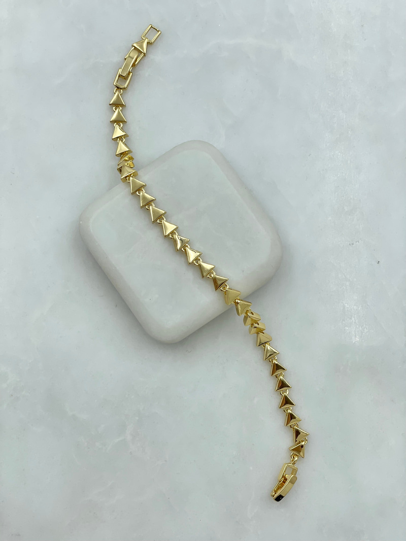 Dizi Üçgen Plaka Bileklik Gold