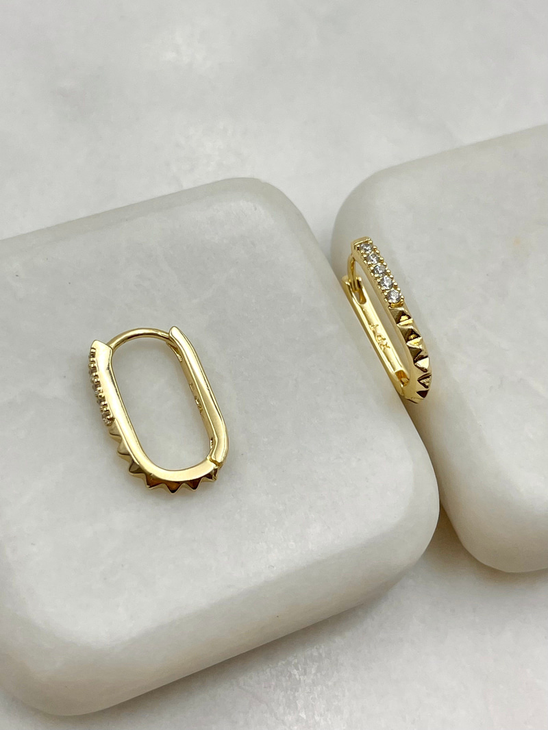 Özel Seri Gömme Taşlı Tasarım U Küpe Gold