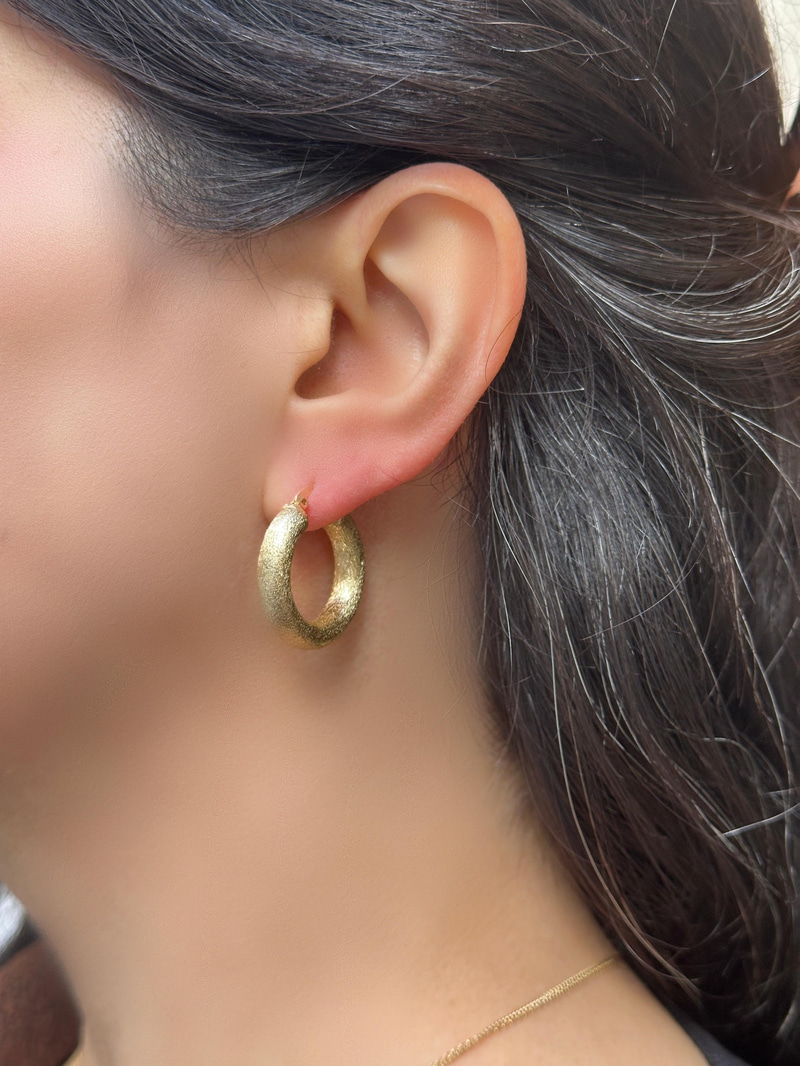 Altın Kaplama Küçük Kumlu Mat Halka Küpe 2.5 cm Gold