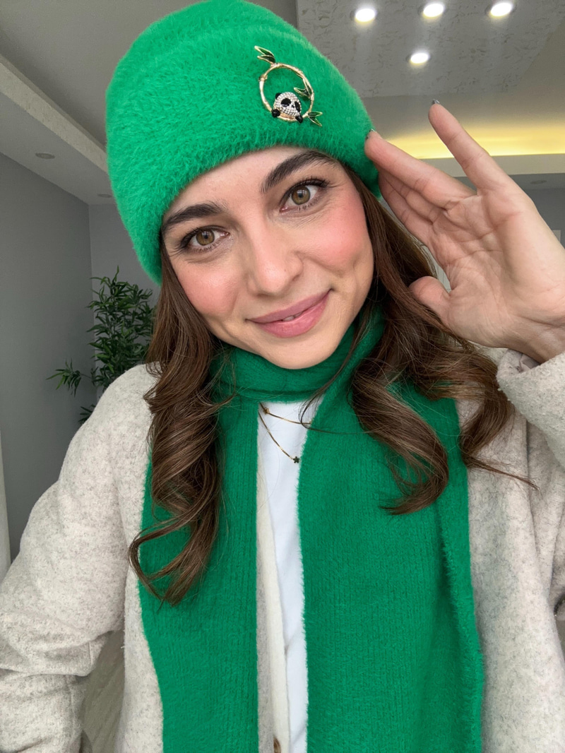 Kristal Taşlı Sevimli Panda ve Bambu Dalı Broş