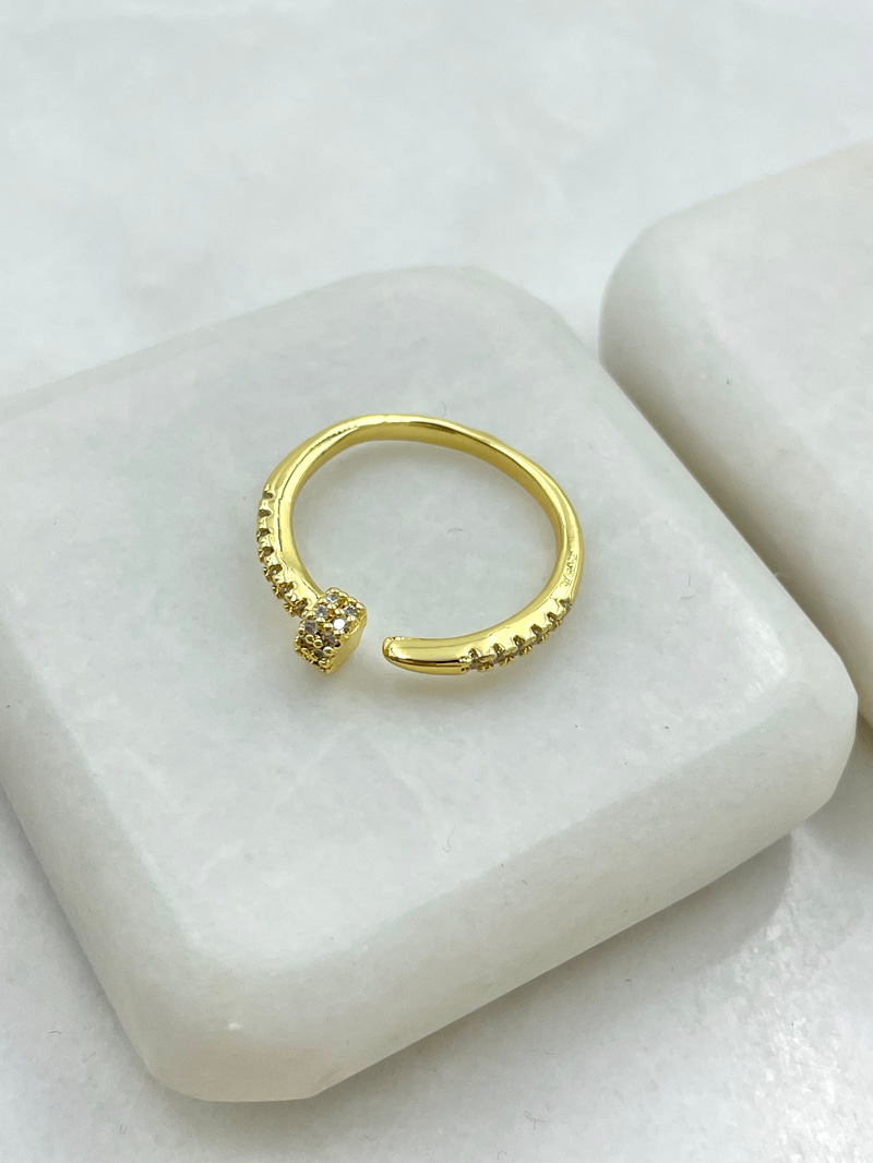 Minimal Taşlı Çivi Model Yüzük Gold