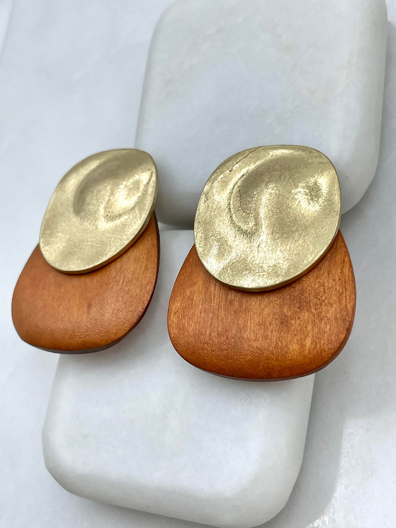 Altın Kaplama Gold Detaylı Eskitme Model Vintage Küpe Camel
