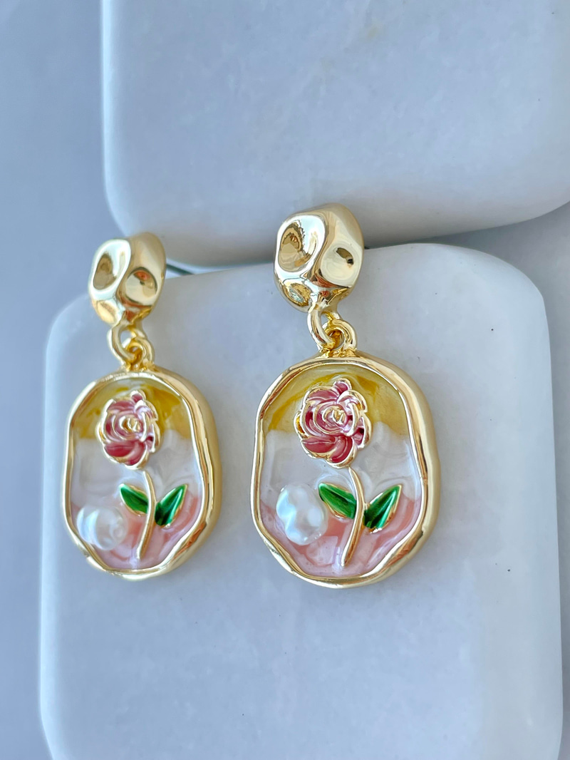 Altın Kaplama Mineli İncili Gül Model Küpe Pembe