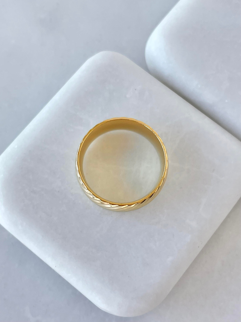 Çelik Lazer Kesim Şerit Model Yüzük Gold