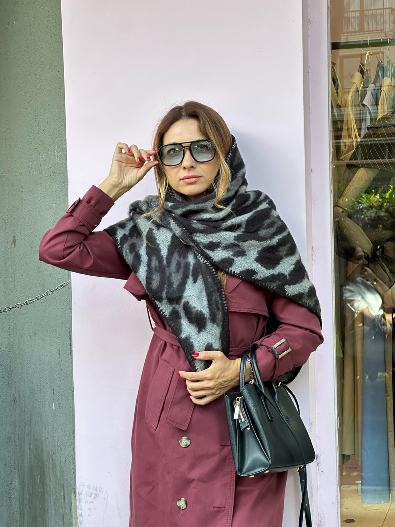 Leopar Desenli Sim Detaylı Üçgen Triko Şal Gri