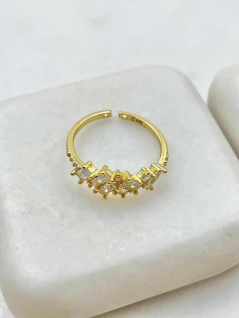 Çoklu Baget Taşlı Yüzük Gold