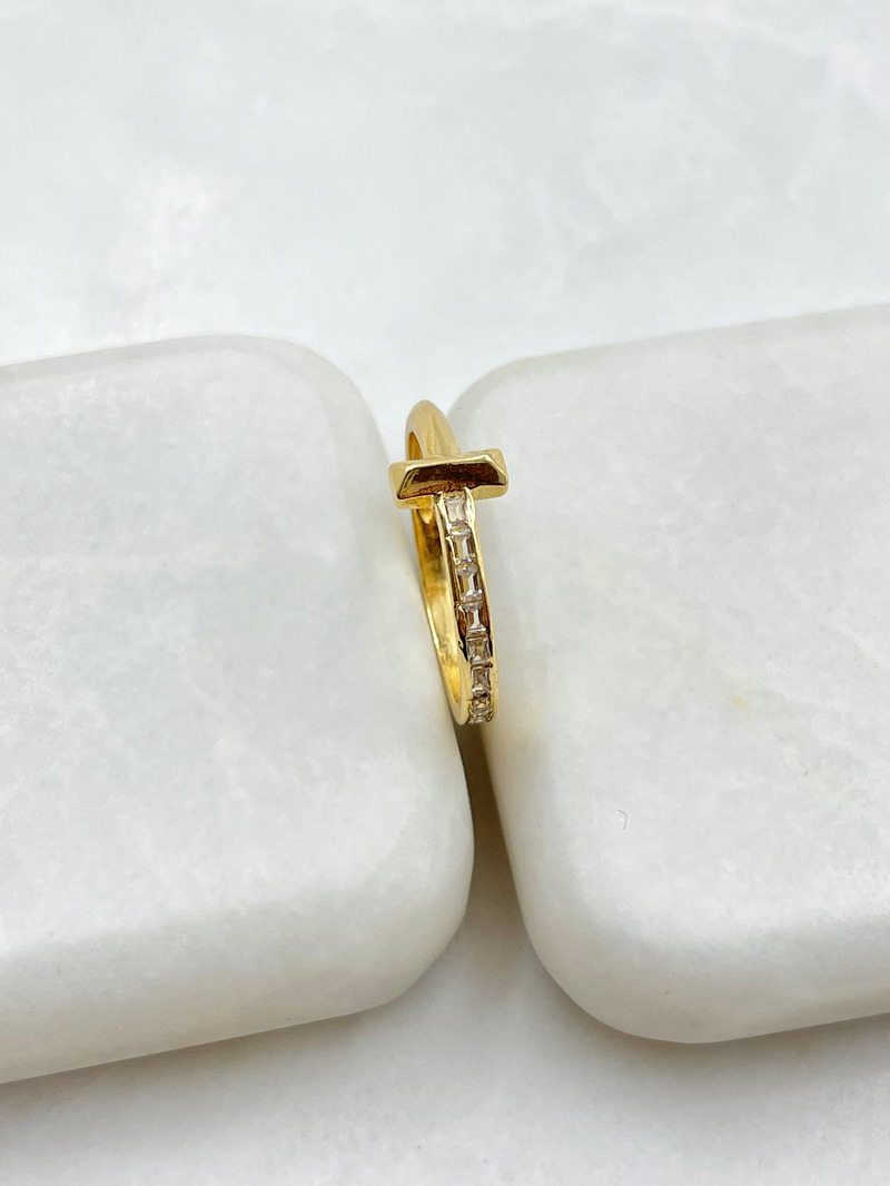 Baget Taşlı Dikdörtgen Plaka Yüzük Gold