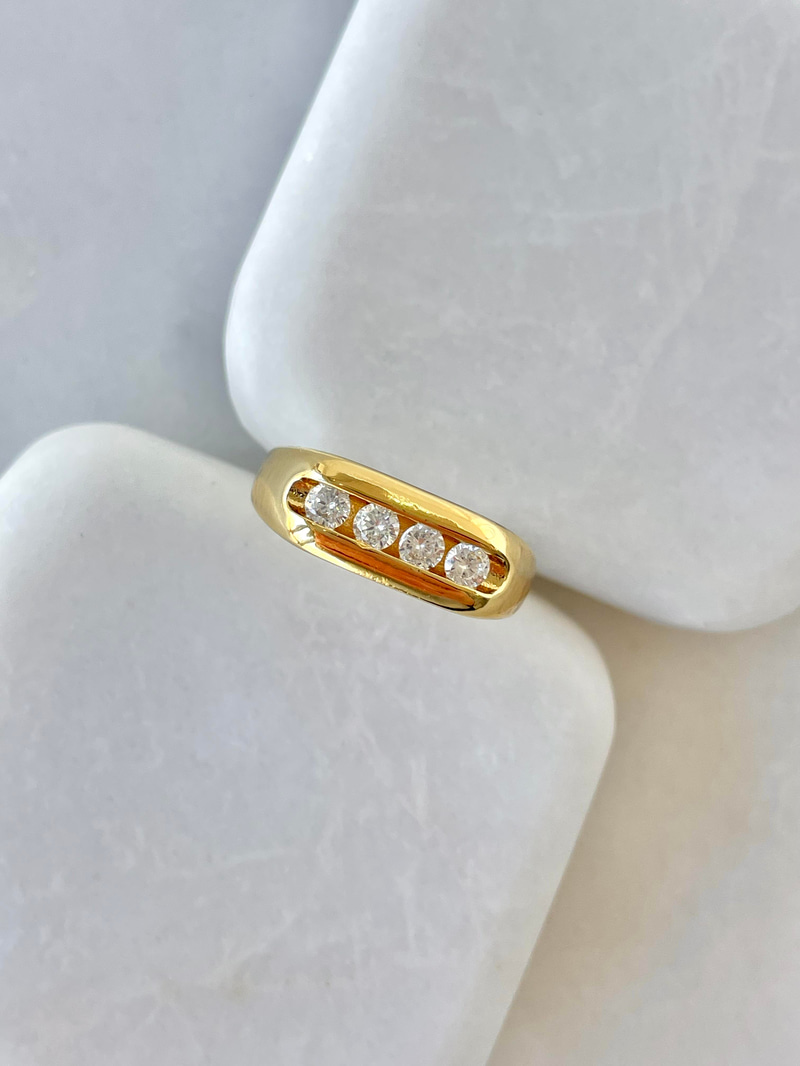 Özel Seri Dört Taş Yüzük Gold