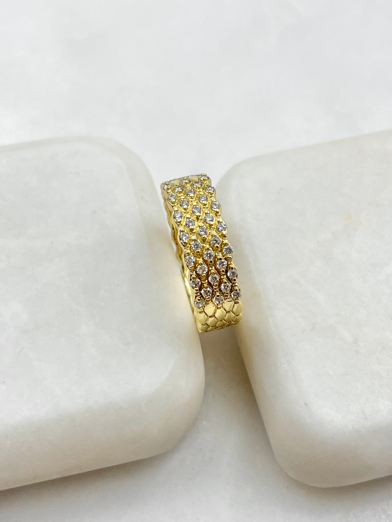 Özel Seri Gömme Taşlı Beş Sıra Altıgen Yüzük Gold