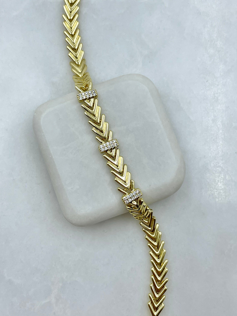 Özel Seri Gömme Taşlı Dizi Ok Model Bileklik Gold