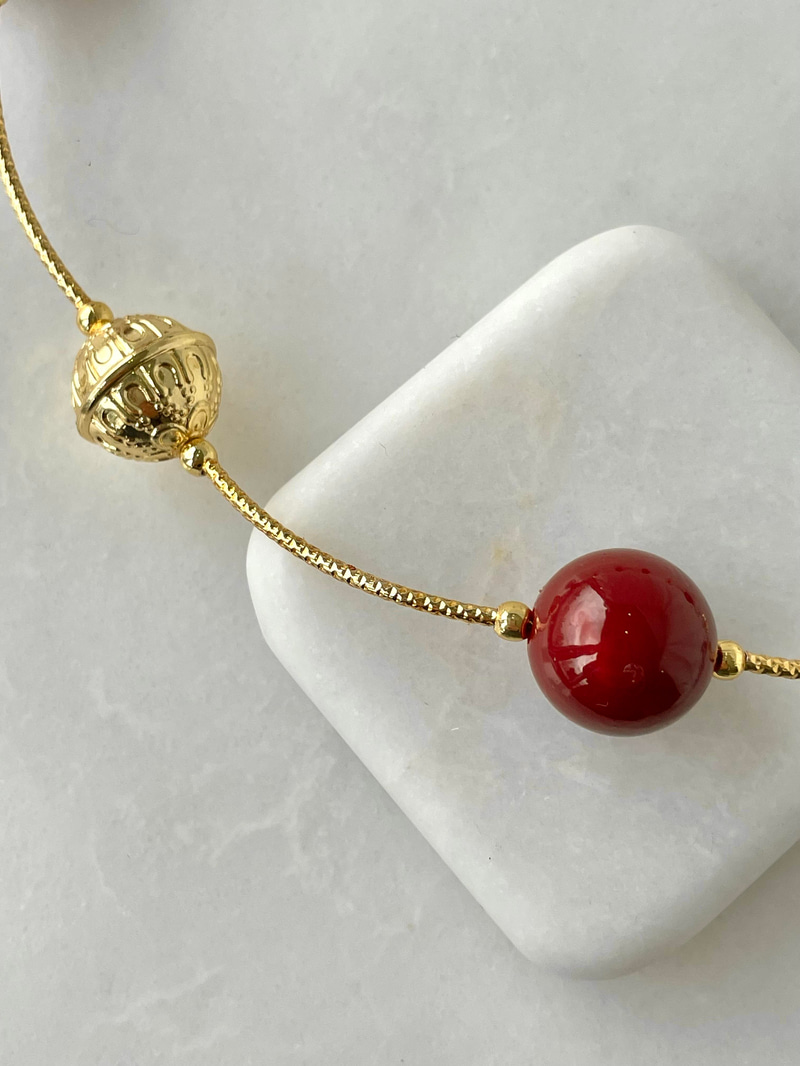 Gold İşlemeli Topçuklu Bordo Vintage Kolye