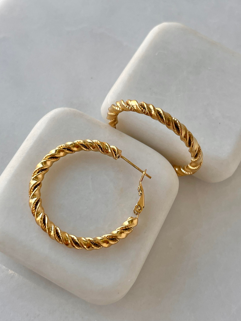 Çelik Çizgili Burgu Halka Küpe Gold