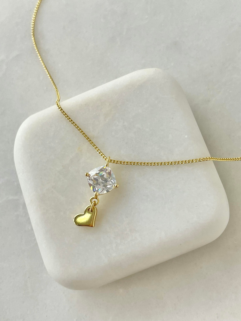 Özel Seri Kalp Sallantılı Kristal Taşlı Zincir Kolye Gold