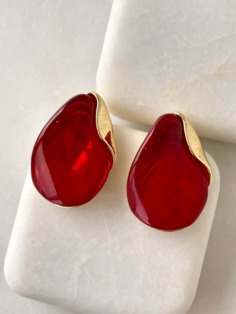 Gold Plaka Detaylı Küçük Bordo Küpe