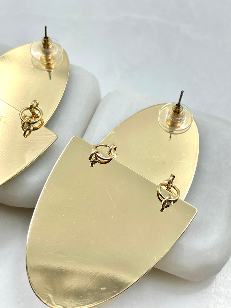 Altın Kaplama Gold ve Ahşap Plaka Sallantılı Asimetrik Küpe Siyah