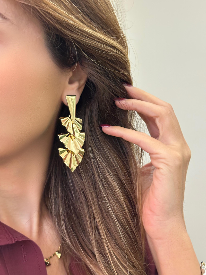 Altın Kaplama Üçgen Sallantılı Dalga Model Küpe Gold