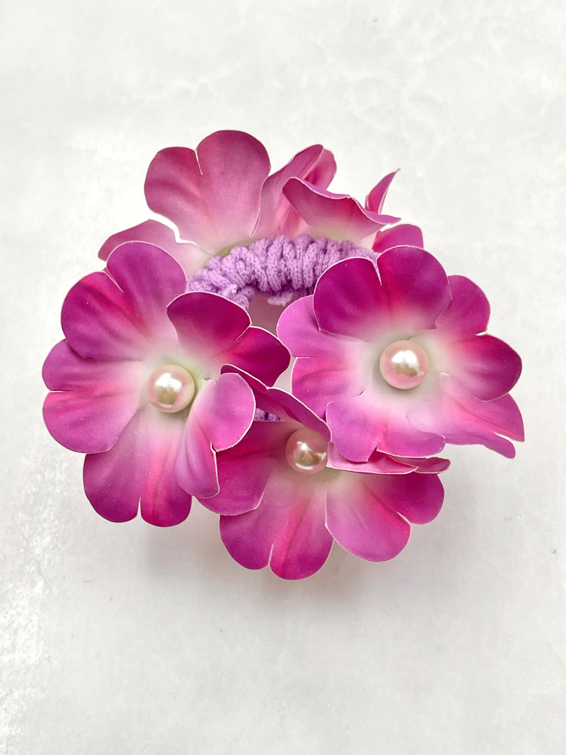 Dizi İnci Çiçekli Scrunchie Toka Mor