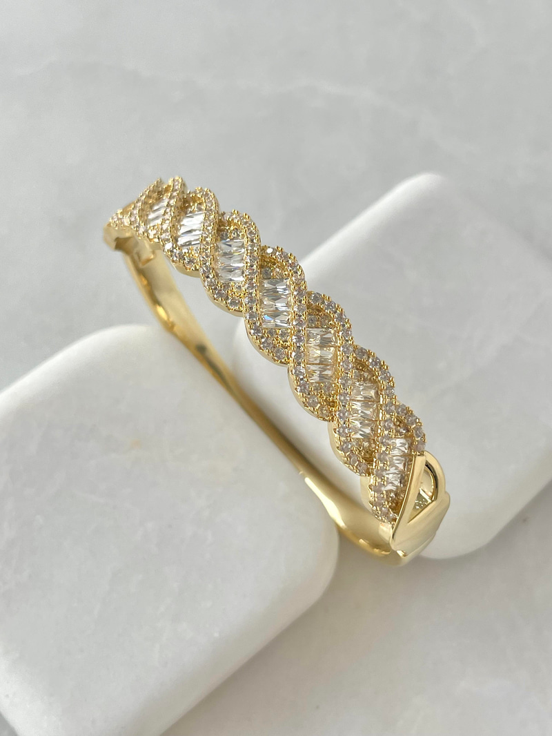 Özel Seri Baget ve Gömme Taşlı Kelepçe Bileklik Gold