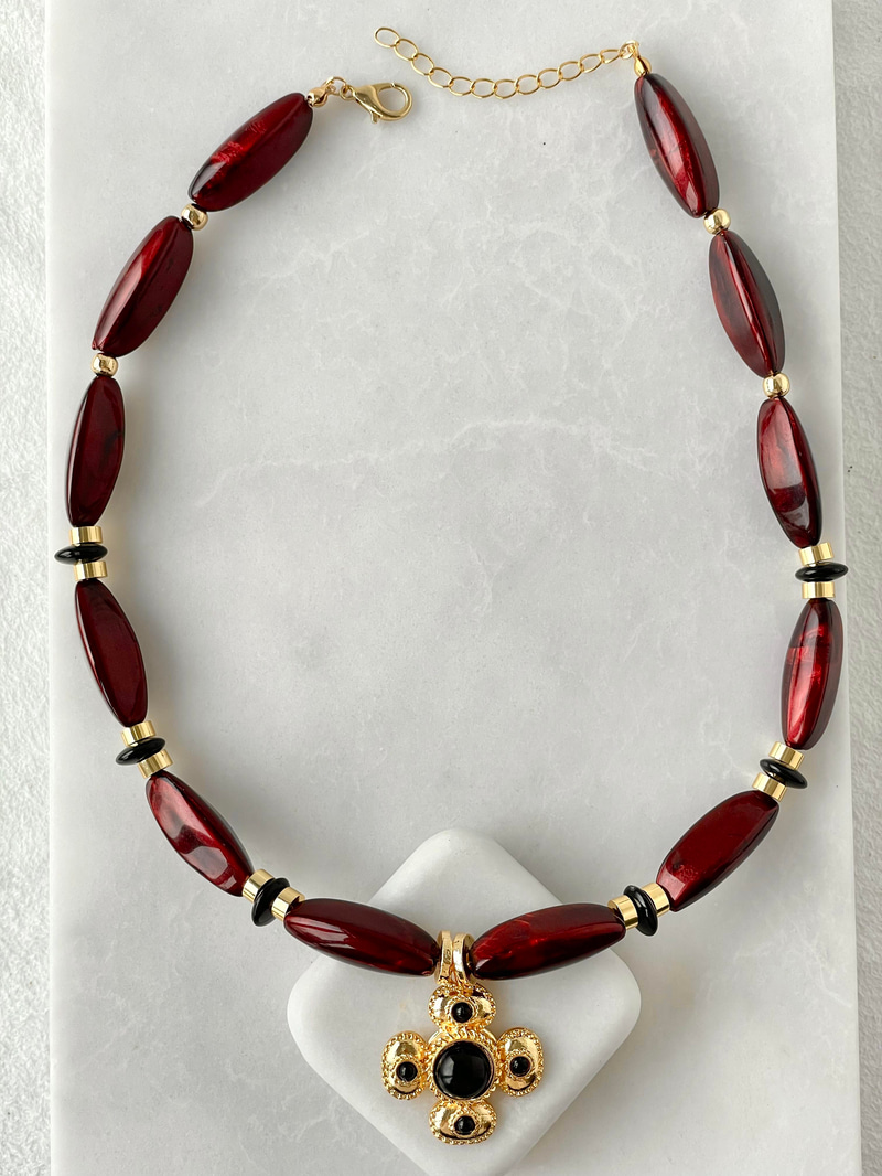 Sedefli Bordo Boncuk Etnik Çiçek Uçlu Kolye