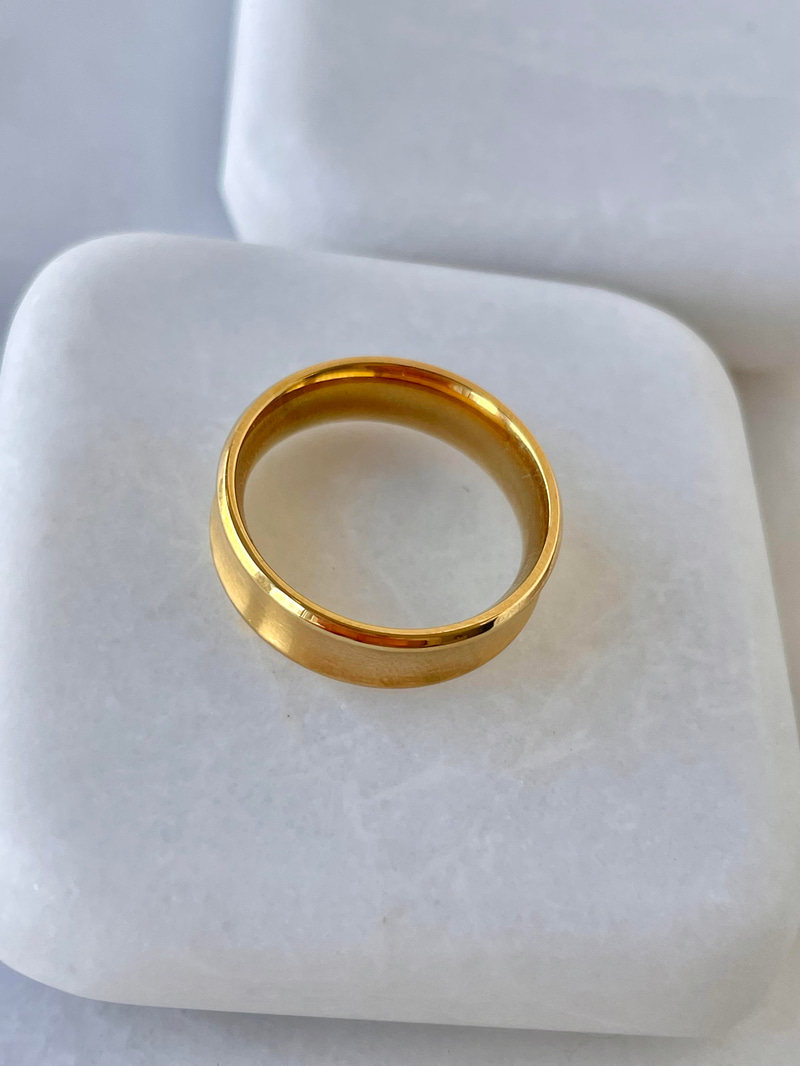 Çelik Köşeli Mat Yüzük Gold