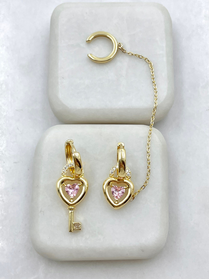 Pembe Kristal Anahtar Kilit Charm Kıkırdaklı Küpe Gold