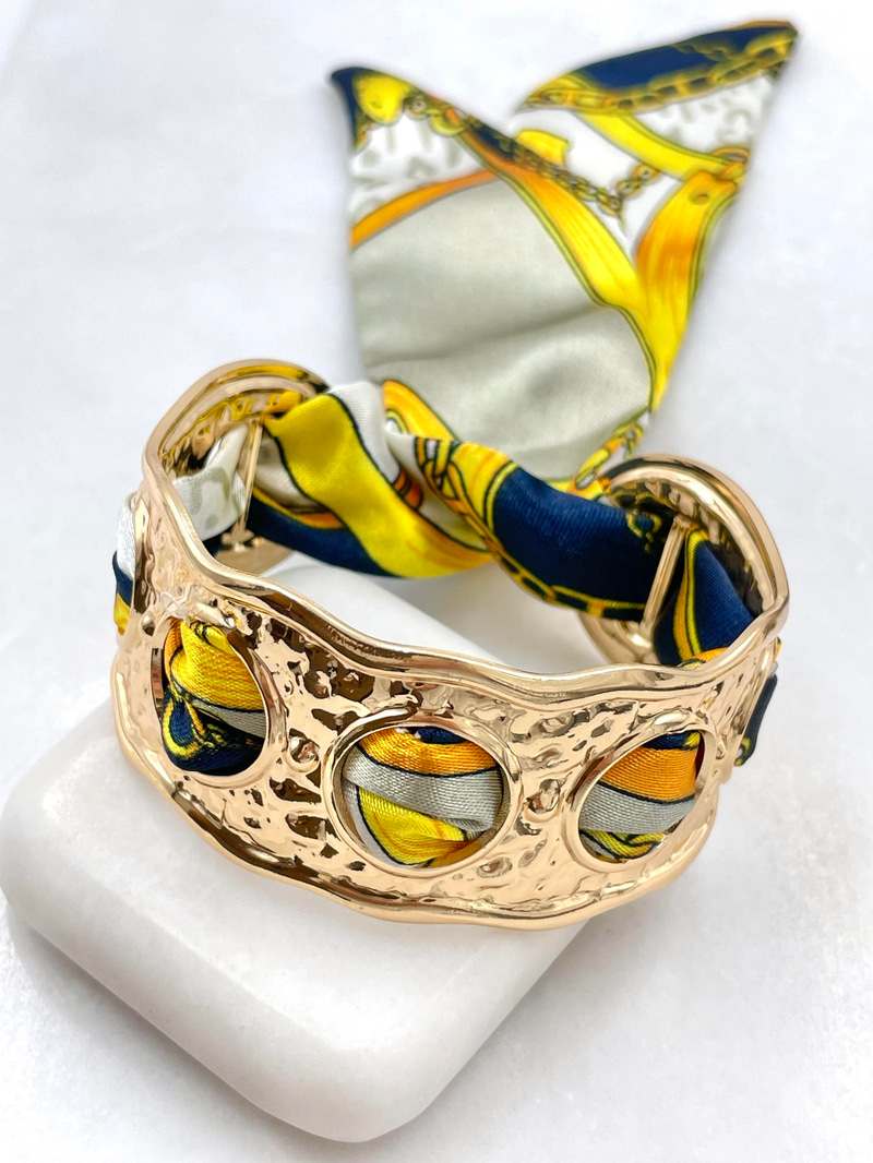 Altın Kaplama Zincir Desenli Fularlı Kelepçe Gold