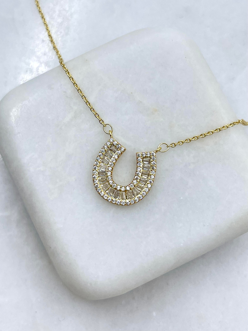 Altın Kaplama Gömme ve Kristal Taşlı U Model Kolye Gold