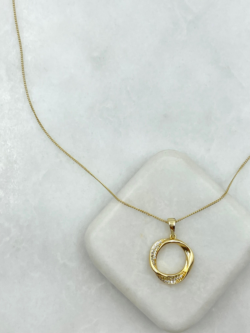 Özel Seri Gömme Taşlı İçi Boş Daire Kolye Gold