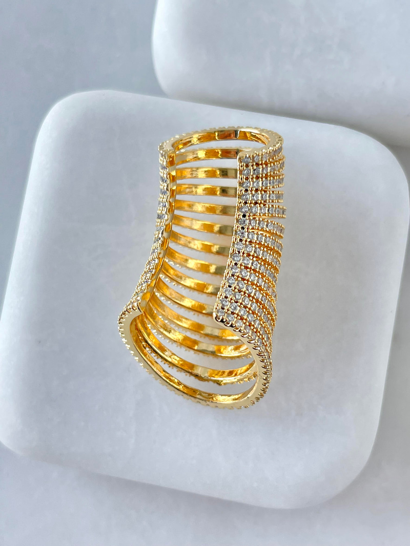 Altın Kaplama On Dört Zirkon Taş Sıralı Kıkırdak Küpe Gold